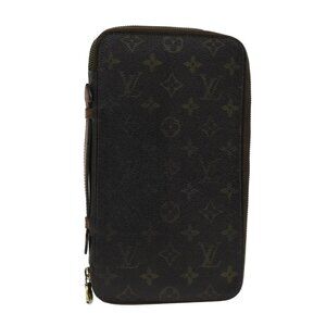 LOUIS VUITTON Monogram Poche Escapade Travel Case